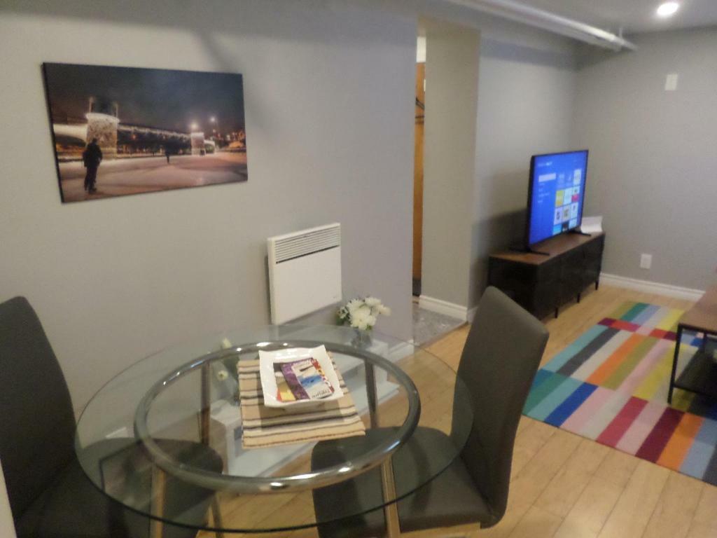 Fantastic And Modern Downtown 1-Bed Basement Apt., Parking Wi-Fi And Netflix Included Ottawa Exterior foto